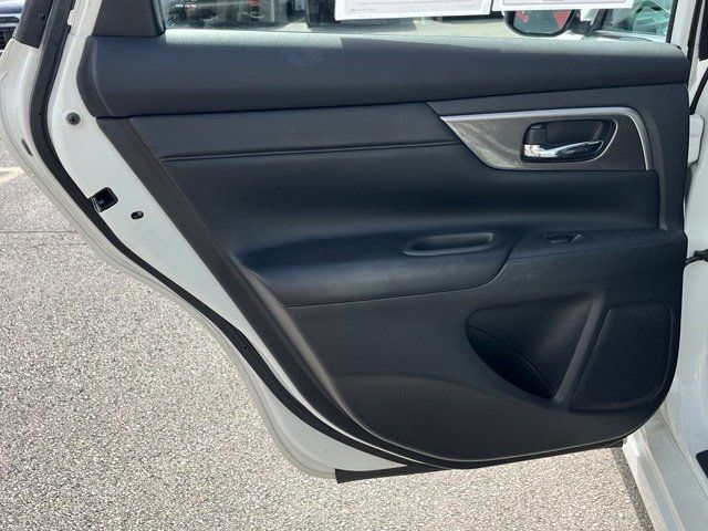 Used 2013 Nissan Altima 2.5 SL w/ Technology Pkg FWD image 37