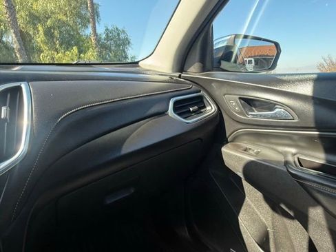 Used 2018 Chevrolet Equinox Premier image 29