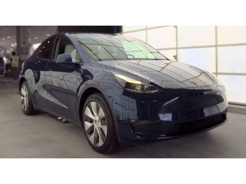 Used 2022 Tesla Model Y Long Range AWD/4WD image 2