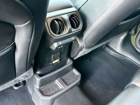 Used 2020 Jeep Wrangler Unlimited Sahara image 27