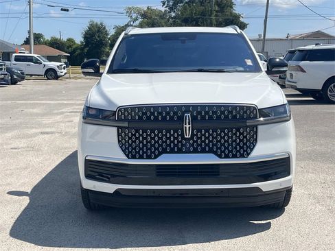 New 2025 Lincoln Navigator Reserve image 8