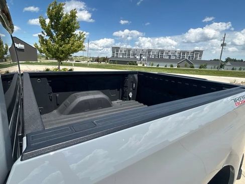 Used 2024 Chevrolet Silverado 1500 Custom Trail Boss AWD/4WD image 24