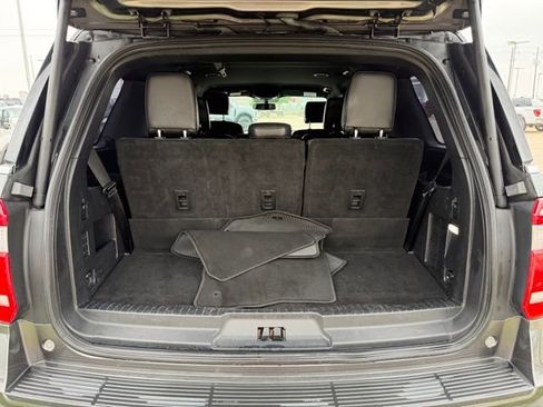 Used 2018 Ford Expedition XLT w/ Equipment Group 202A RWD image 9
