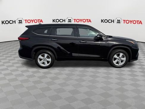 Used 2022 Toyota Highlander LE image 9