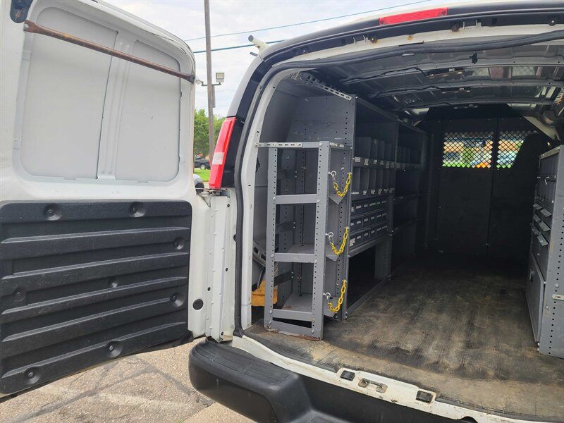 Used 2017 Chevrolet Express 2500 RWD image 17