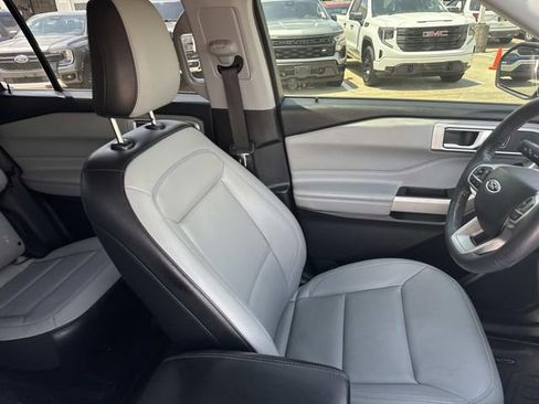 Used 2021 Ford Explorer XLT w/ Equipment Group 202A RWD image 15
