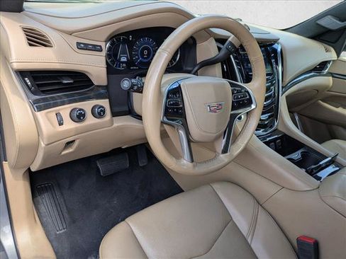 Used 2018 Cadillac Escalade ESV Platinum AWD/4WD image 10