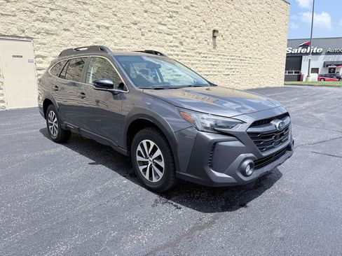 Used 2023 Subaru Outback Premium AWD/4WD image 7