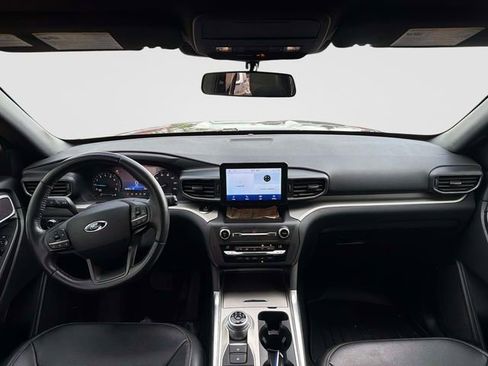 Used 2020 Ford Explorer XLT w/ Equipment Group 202A AWD/4WD image 19