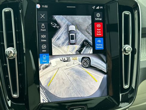 Used 2026 Volvo XC40 B5 Plus w/ Climate Package image 23