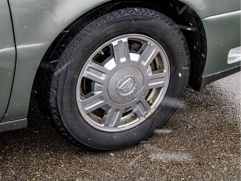 Used 2005 Cadillac De Ville w/ Equipment Group image 9