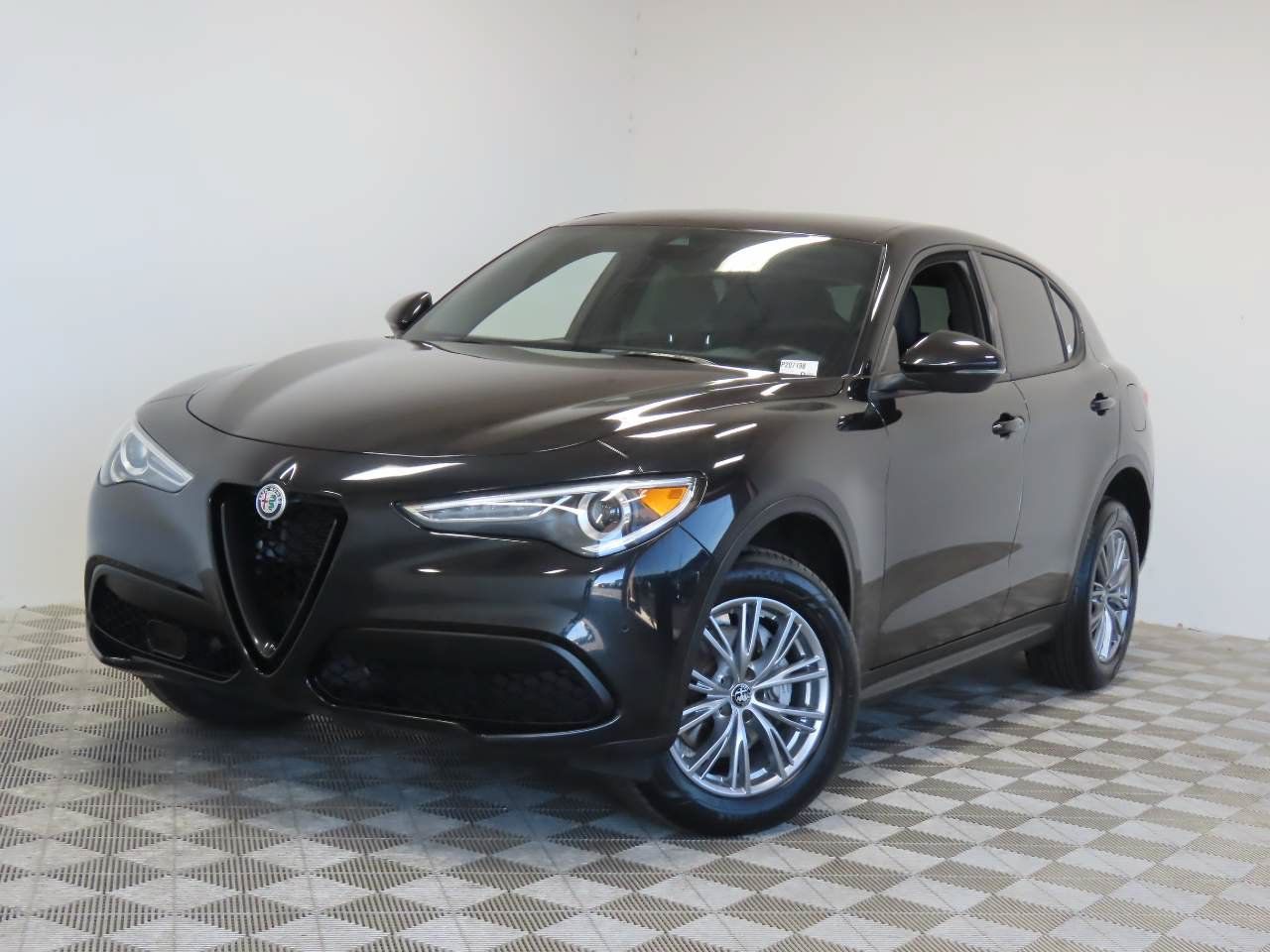 Used 2023 Alfa Romeo Stelvio Sprint RWD image 1