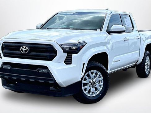 Used 2025 Toyota Tacoma SR5 AWD/4WD image 3