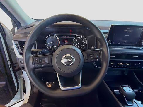 Used 2023 Nissan Rogue SV image 10