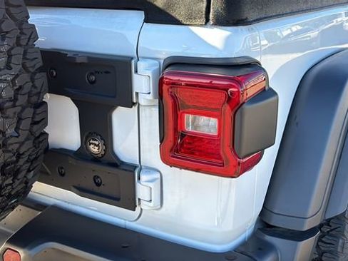 Used 2024 Jeep Wrangler Unlimited Rubicon w/ XTREMEE 35" Tire Package image 31