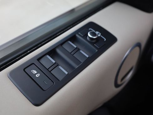 Used 2019 Land Rover Discovery SE AWD/4WD image 40