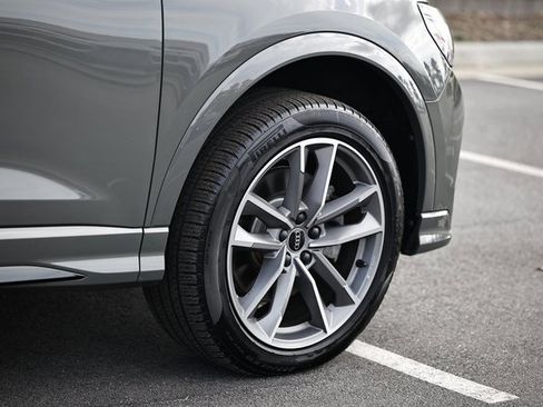 Certified 2025 Audi Q3 2.0T Premium w/ Convenience Package image 5