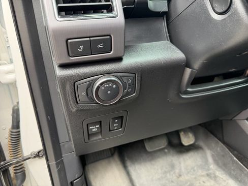 Used 2018 Ford Expedition Max Platinum AWD/4WD image 10