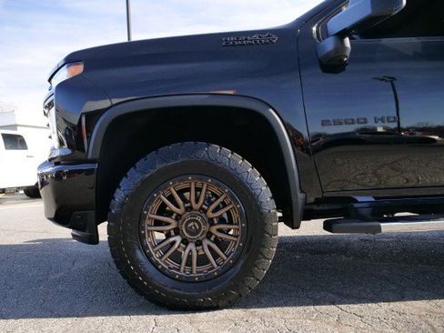 Used 2022 Chevrolet Silverado 2500 High Country w/ Z71 Off-Road Package image 8