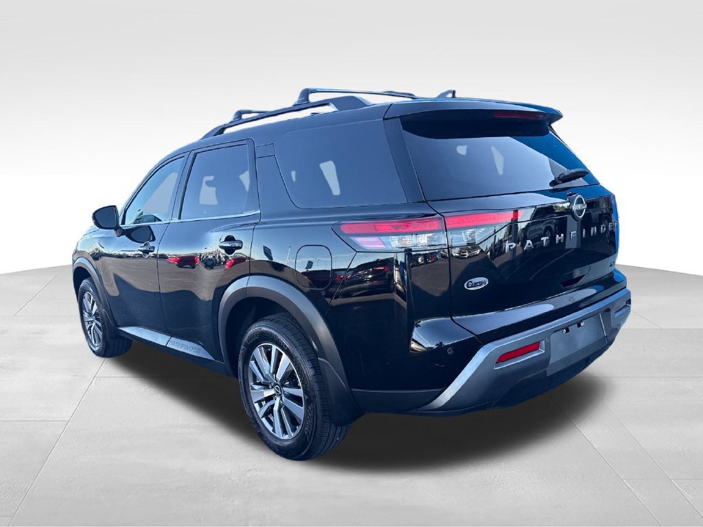 Used 2026 Nissan Pathfinder SL FWD image 6