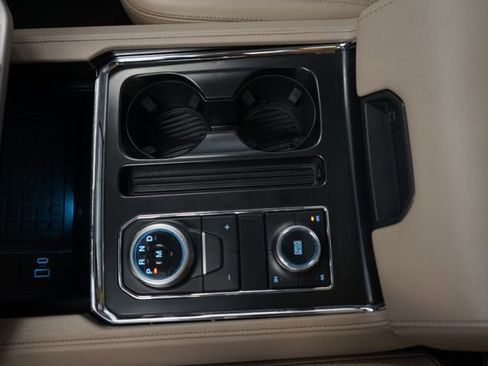 Used 2022 Ford Expedition Max XLT image 16