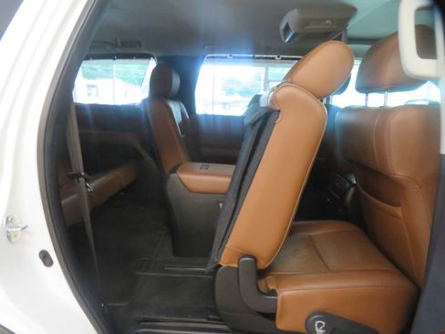 Used 2017 Toyota Sequoia Platinum RWD image 28