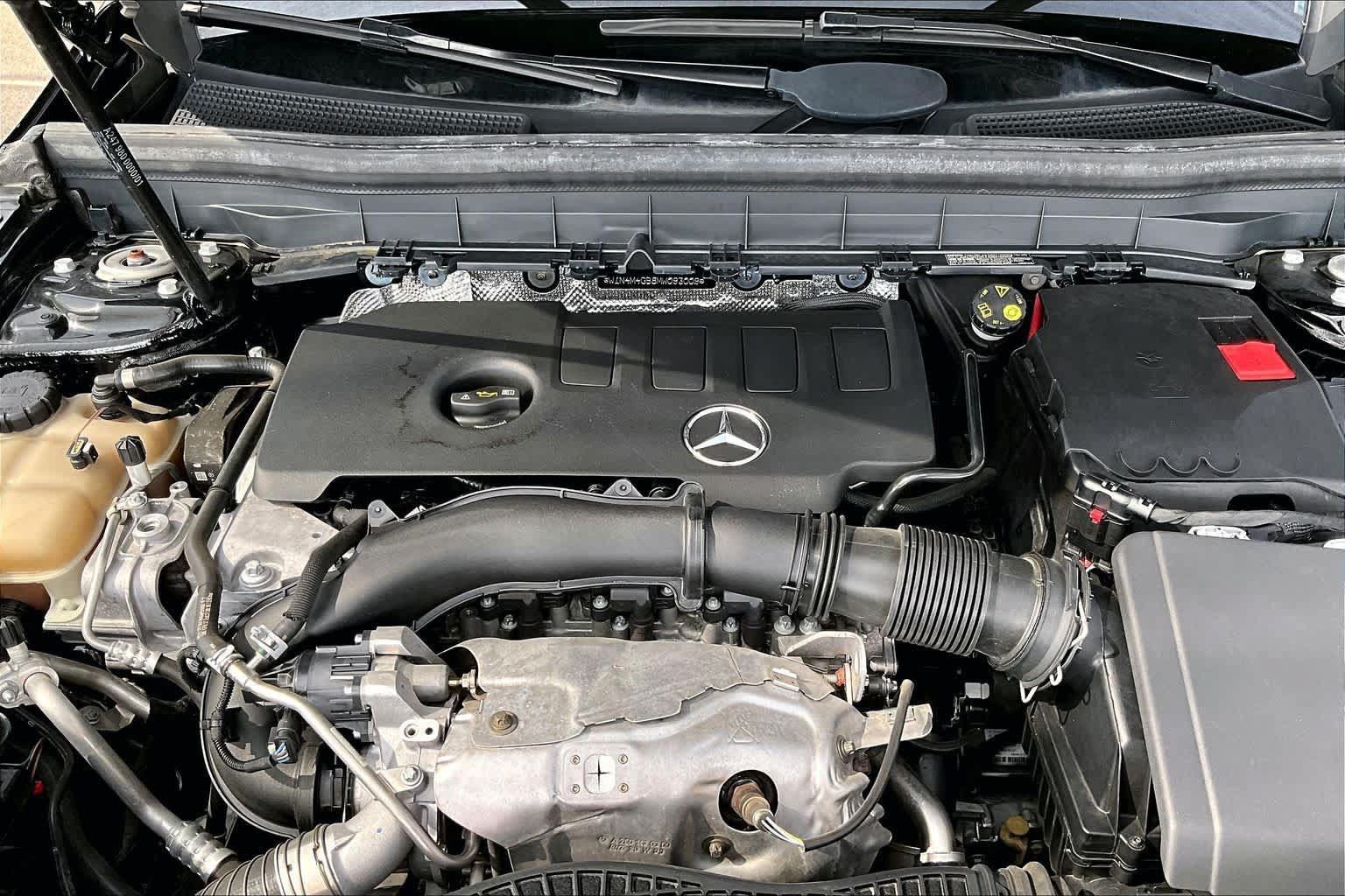 Used 2021 Mercedes-Benz GLB 250 image 32