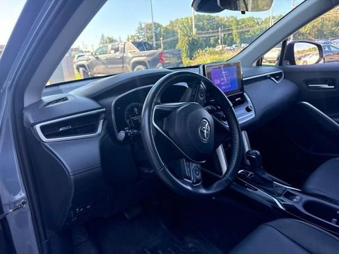 Used 2024 Toyota Corolla Cross XLE w/ Convenience Package AWD/4WD image 14