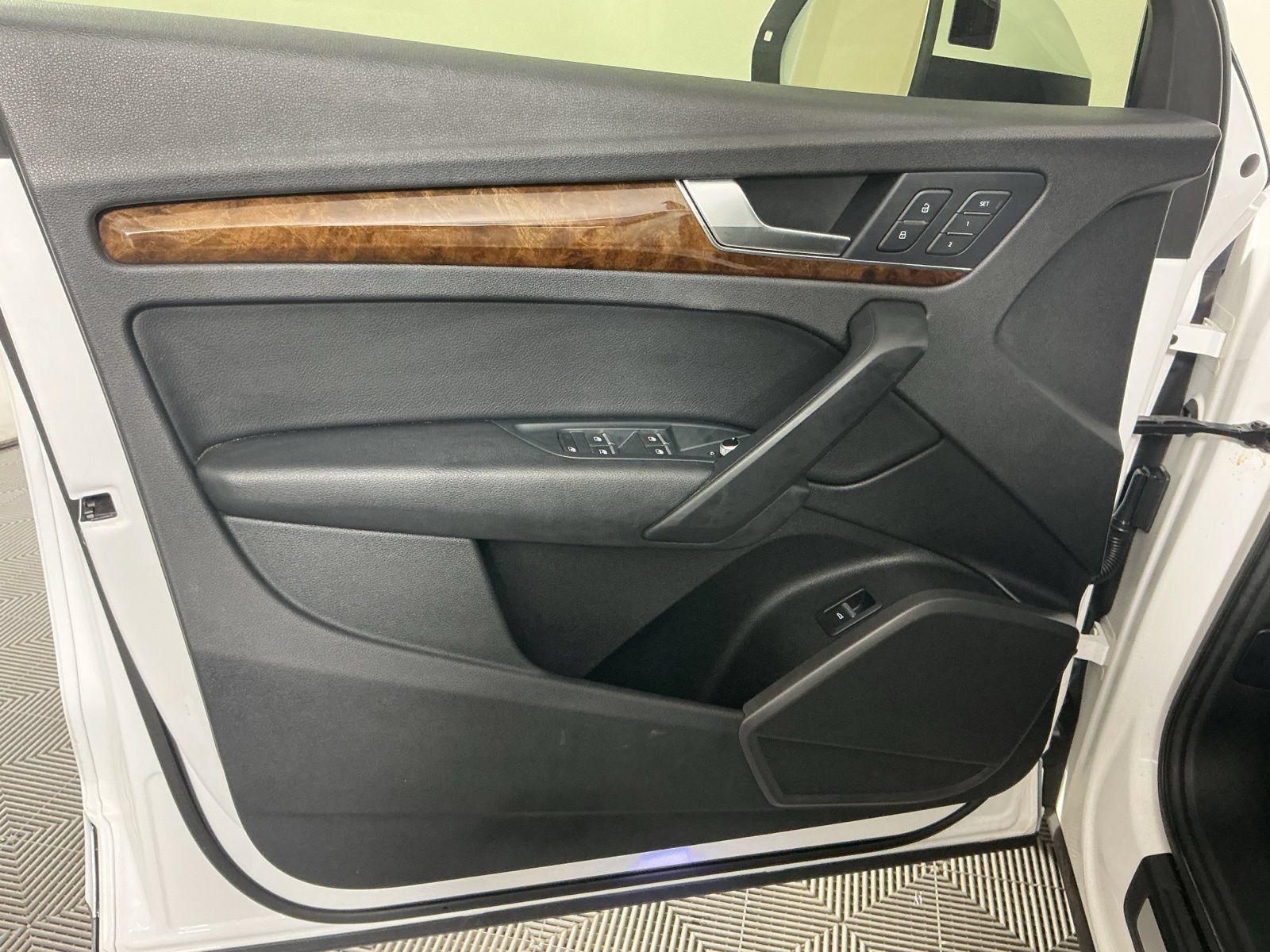 Used 2018 Audi Q5 2.0T Premium Plus w/ Premium Plus Package AWD/4WD image 12