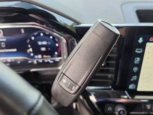 Used 2025 Chevrolet Silverado 2500 ZR2 w/ Technology Package image 25