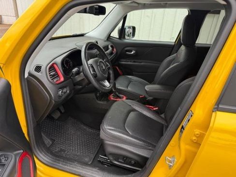 Used 2016 Jeep Renegade Trailhawk w/ Premium Trailhawk Package AWD/4WD image 19