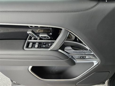 New 2025 Land Rover Range Rover SE image 19