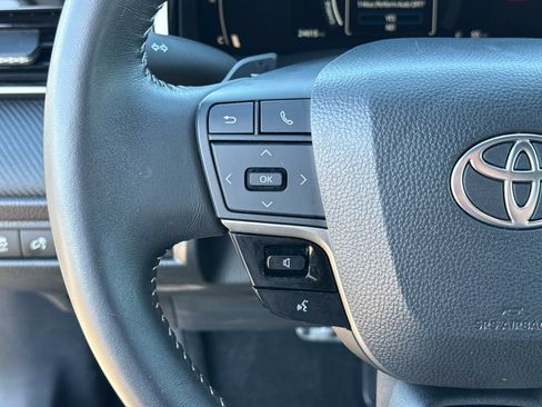 Used 2025 Toyota Camry SE image 30