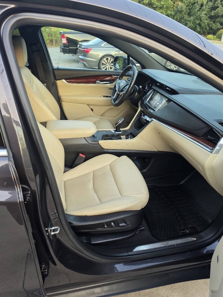 Used 2017 Cadillac XT5 Luxury w/ Driver Awareness Package AWD/4WD image 15