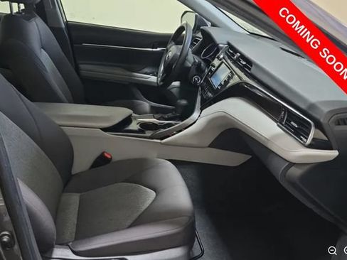 Used 2019 Toyota Camry LE FWD image 8