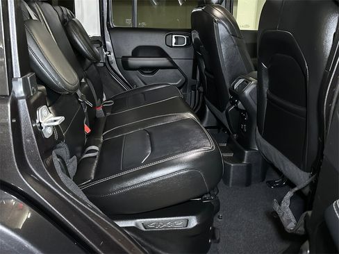 Used 2022 Jeep Wrangler Unlimited Sahara w/ Cold Weather Group image 17