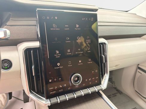 Used 2025 GMC Acadia Denali w/ Super Cruise Package FWD image 24