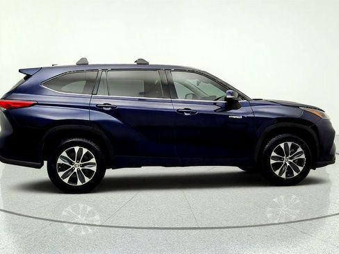 Used 2020 Toyota Highlander XLE FWD image 4