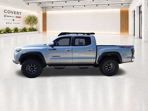 Used 2019 Toyota Tacoma TRD Off-Road AWD/4WD image 6