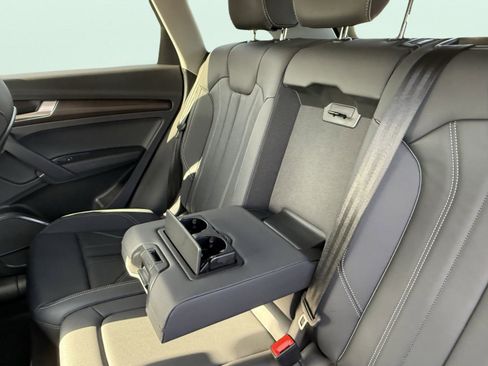 Used 2024 Audi Q5 e Premium w/ Convenience Package image 37