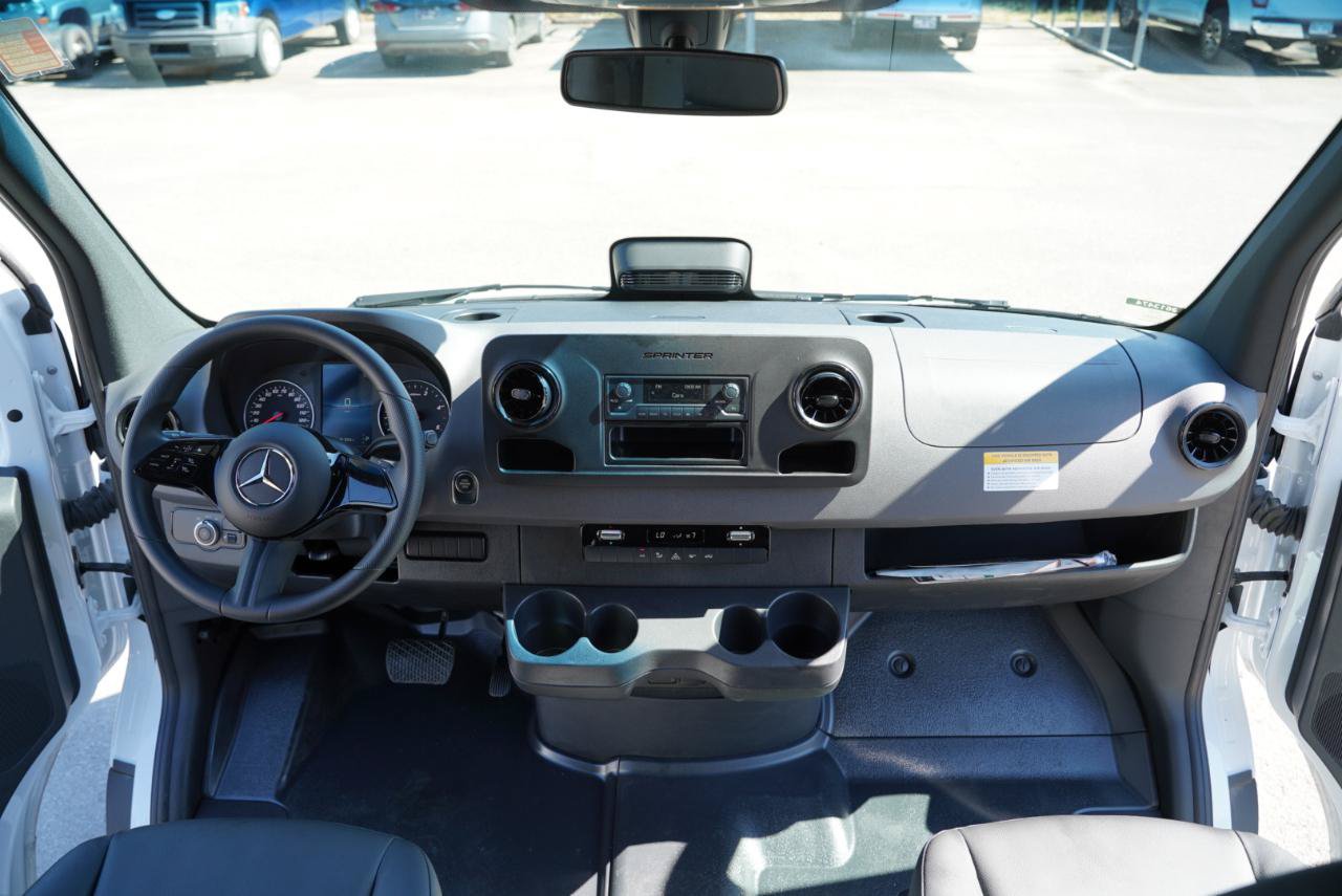 Used 2025 Mercedes-Benz Sprinter 2500 image 17