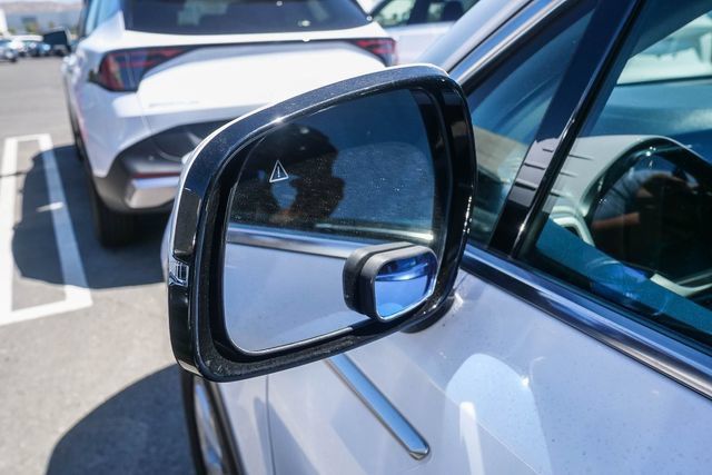 Certified 2023 Kia Sorento LX FWD image 9