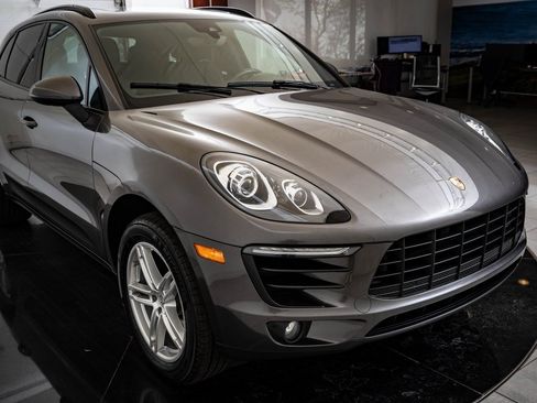 Certified 2018 Porsche Macan image 18