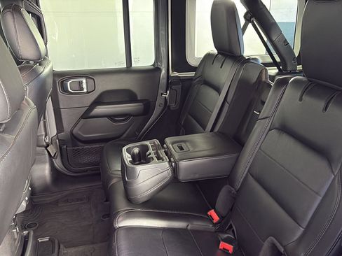 Used 2023 Jeep Wrangler Unlimited Sahara image 22