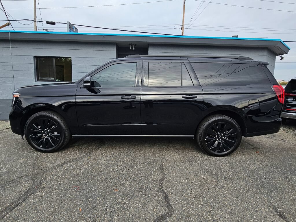 Used 2025 Ford Expedition Max Platinum w/ Stealth Appearance Package AWD/4WD image 2