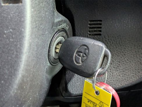 Used 2019 Toyota Corolla LE image 28