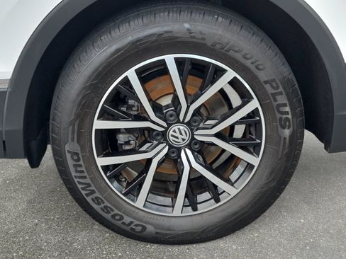Used 2021 Volkswagen Tiguan SE AWD/4WD image 31
