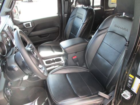 Used 2023 Jeep Wrangler Unlimited Sahara w/ Cold Weather Group image 12