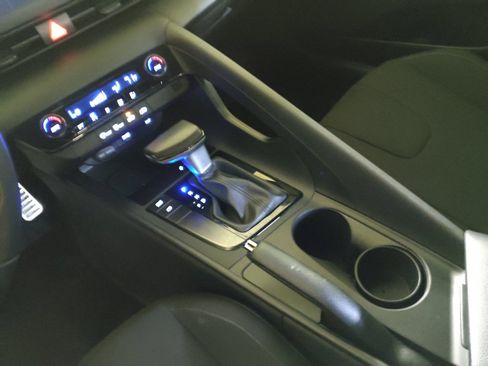 Used 2025 Hyundai Elantra Sport FWD image 26