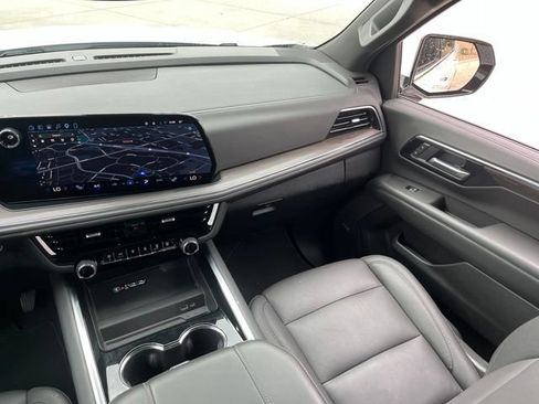 Used 2026 Chevrolet Suburban LT w/ Comfort Package AWD/4WD image 12